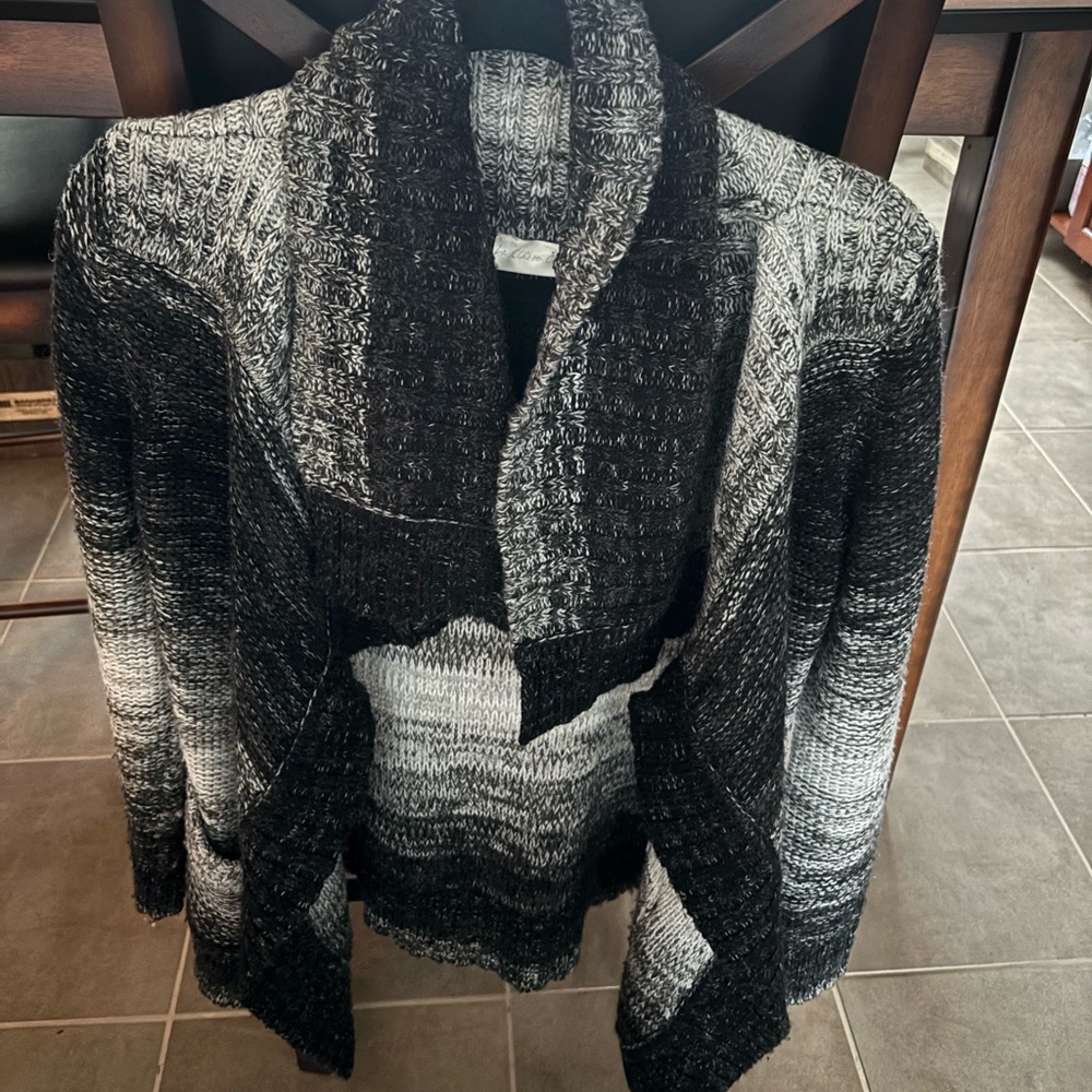 Gray Knit cardigan Sweater by La Classe Couture